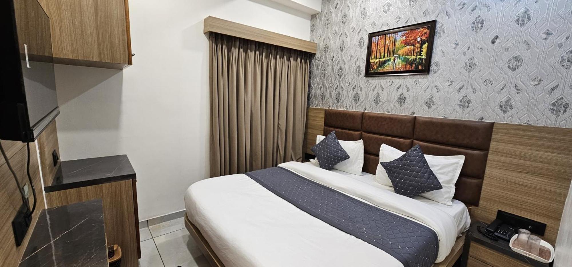 Hotel Allen Ahmedabad Exterior photo